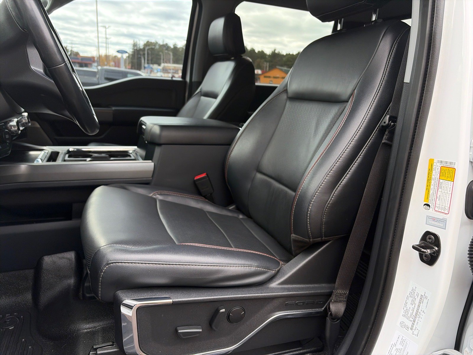 Used 2023 Ford F250 Lariat w/ Sport Appearance Package AWD/4WD image 13