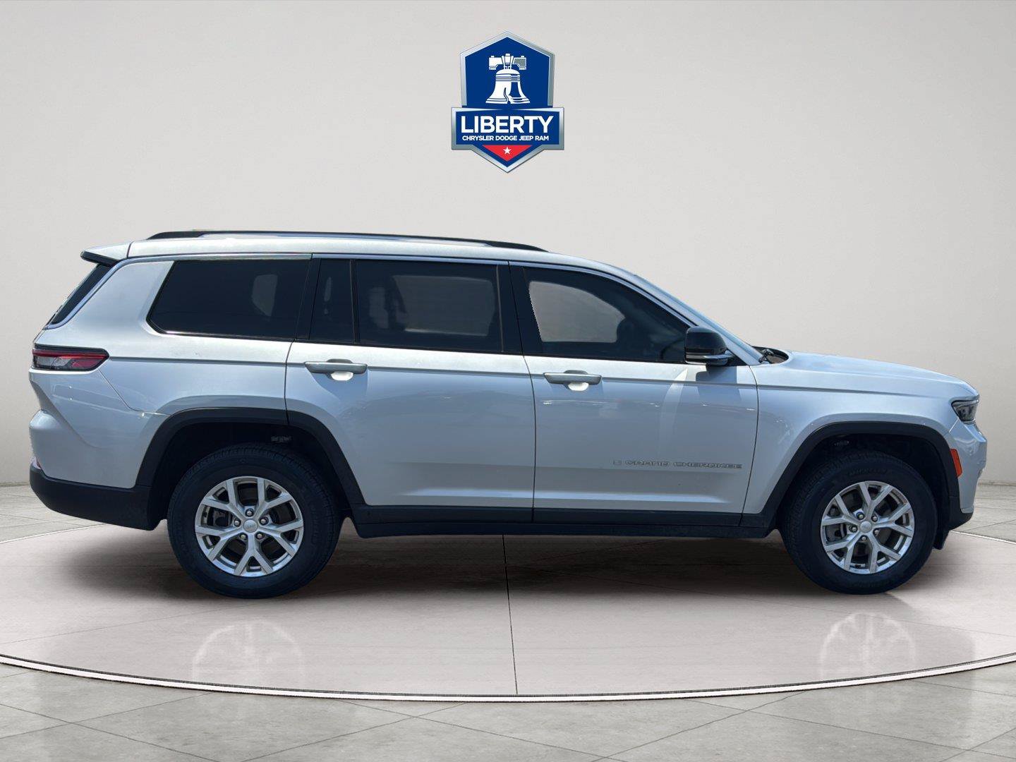 Used 2023 Jeep Grand Cherokee L Limited AWD/4WD image 13