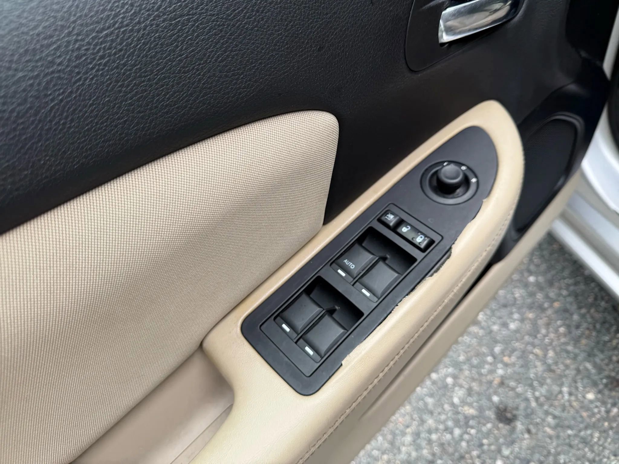 Used 2012 Chrysler 200 LX image 21