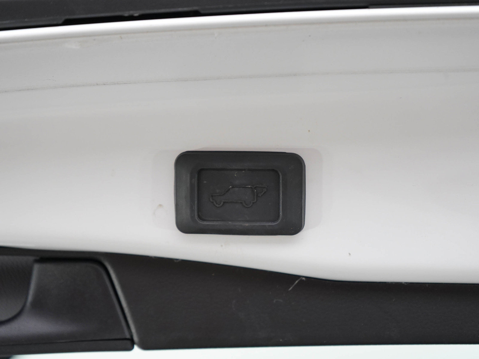Used 2023 Toyota RAV4 XLE Premium AWD/4WD image 17