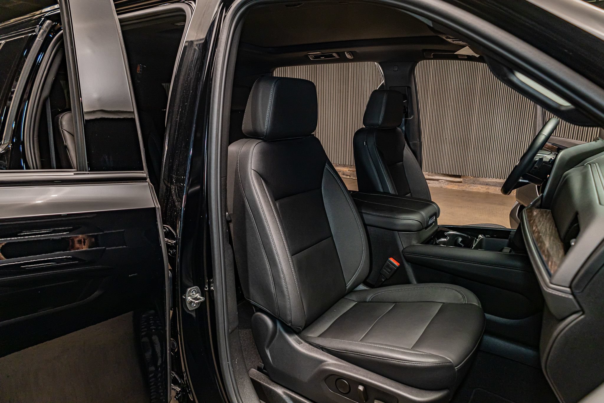 Used 2026 Chevrolet Suburban Z71 w/ Comfort Package AWD/4WD image 28