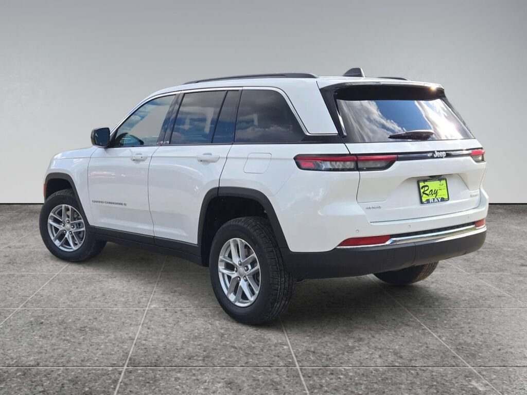 New 2026 Jeep Grand Cherokee Laredo AWD/4WD image 8