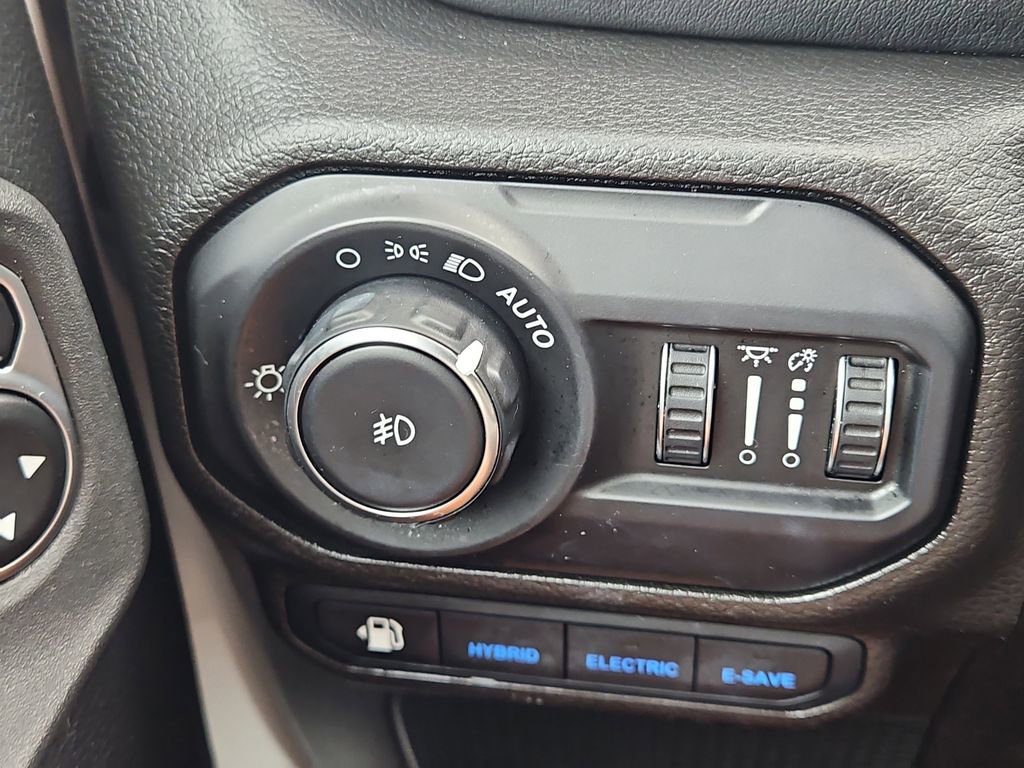 Used 2021 Jeep Wrangler Unlimited Sahara w/ Cold Weather Group image 18