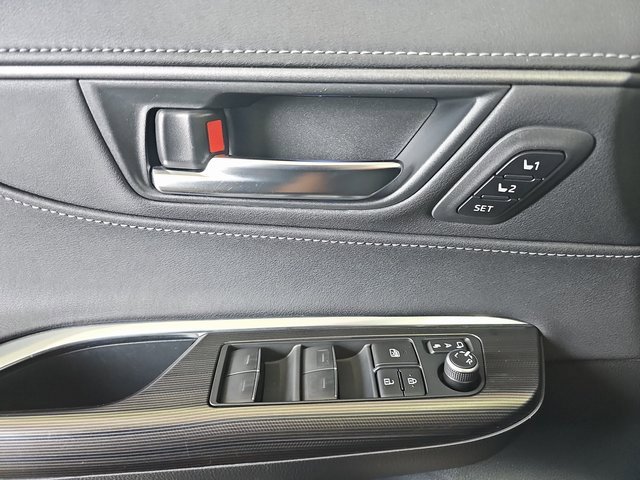 Used 2021 Toyota Venza image 28