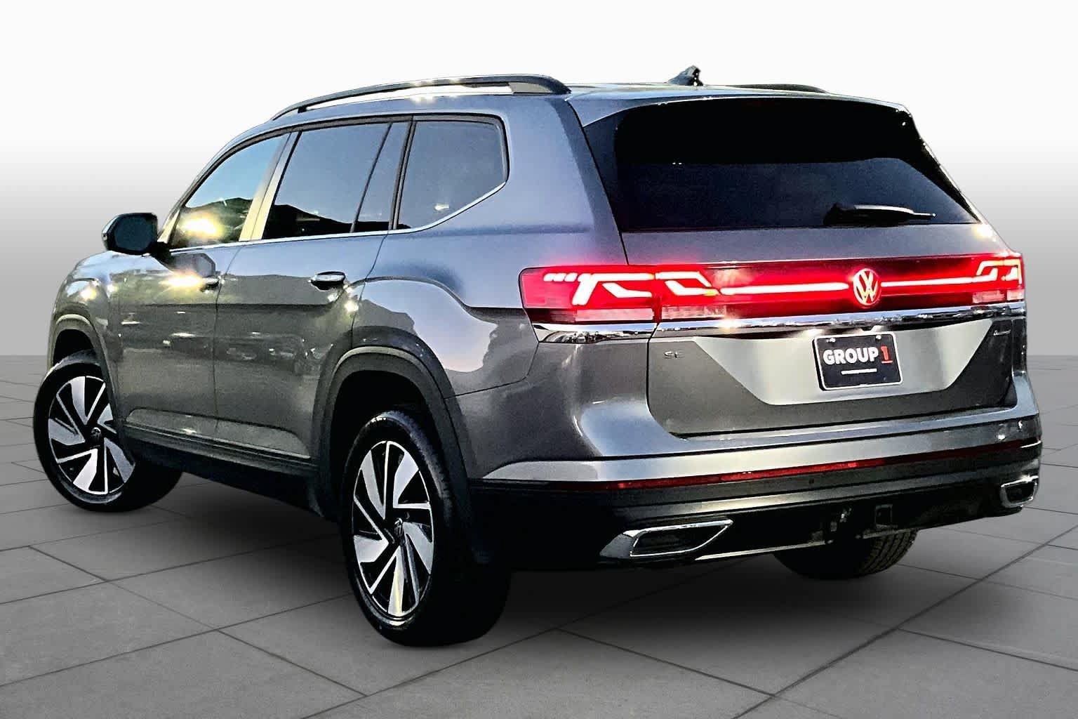 Used 2025 Volkswagen Atlas SE AWD/4WD image 12
