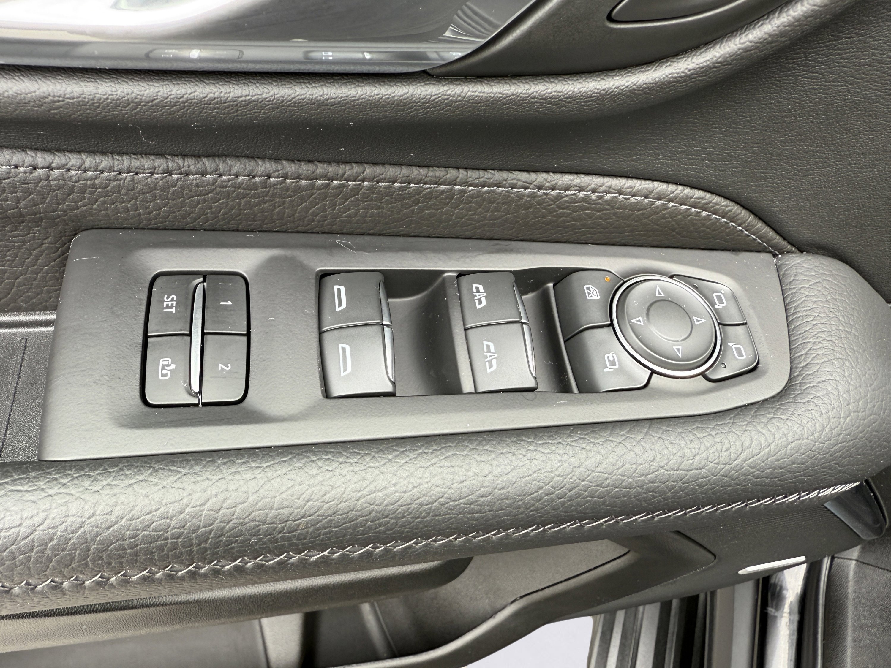 Used 2024 GMC Yukon XL Denali w/ Advanced Technology Package image 35