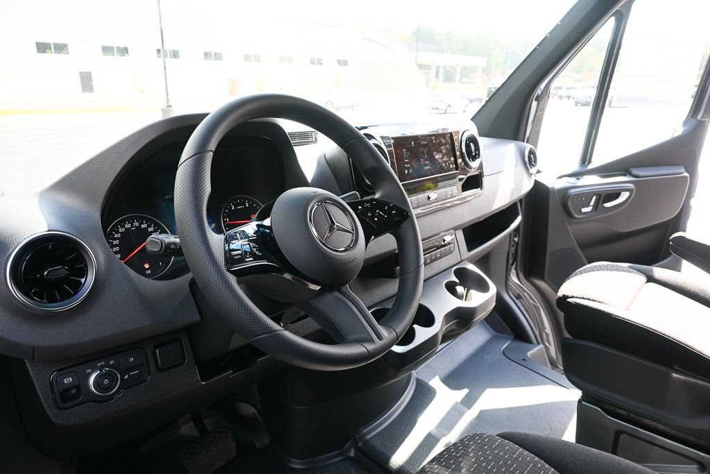 Used 2026 Mercedes-Benz Sprinter 2500 image 6