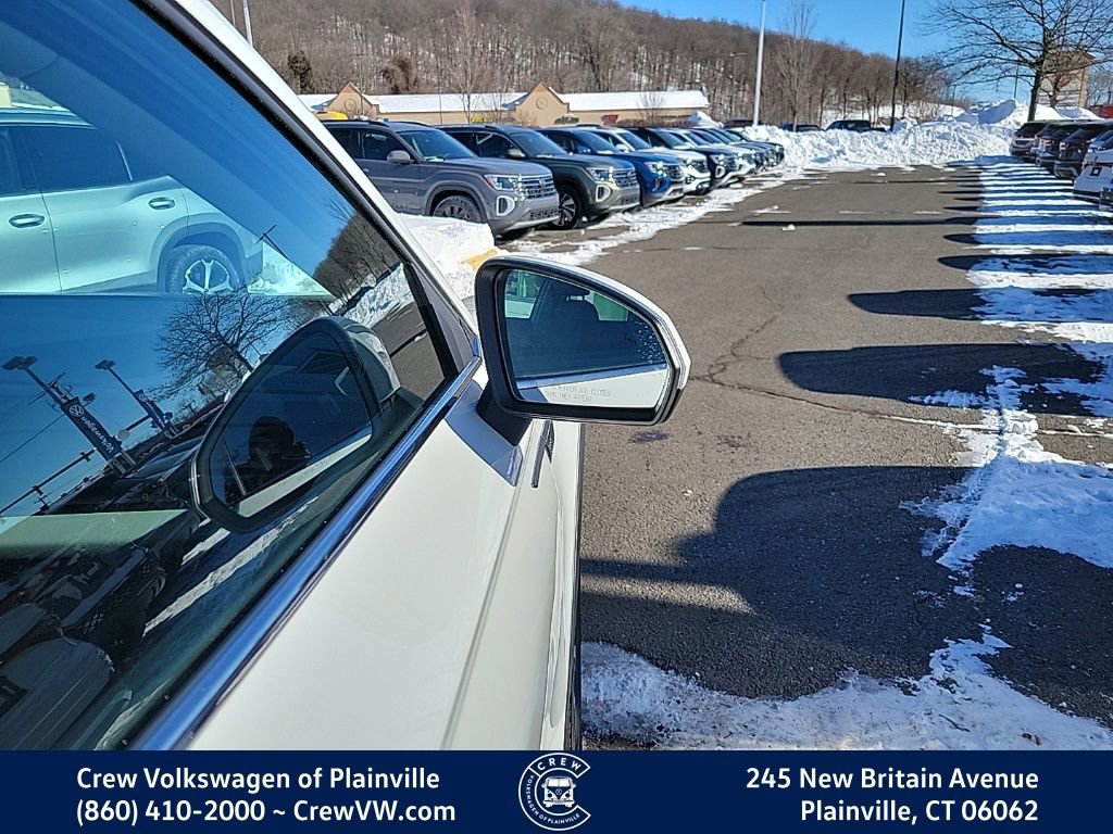 Certified 2022 Volkswagen Taos SE image 34