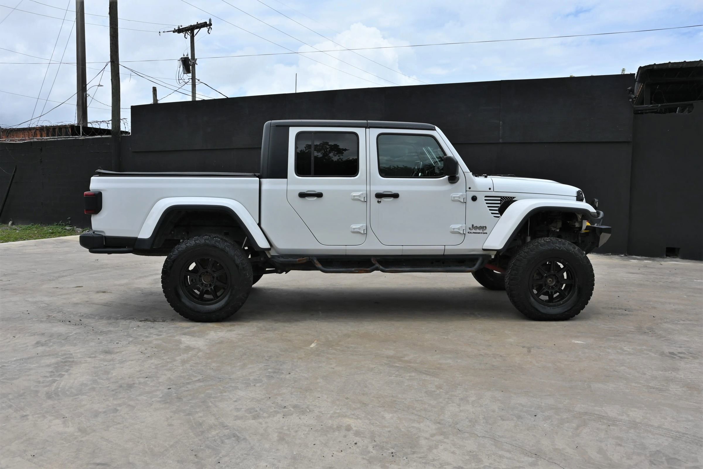 Used 2020 Jeep Gladiator Overland AWD/4WD image 7