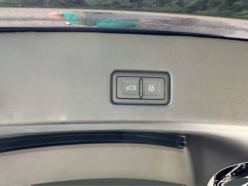 Used 2023 Audi Q4 e-tron Premium Plus w/ Premium Plus image 16