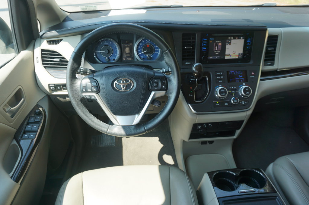 Used 2015 Toyota Sienna XLE Premium FWD image 5