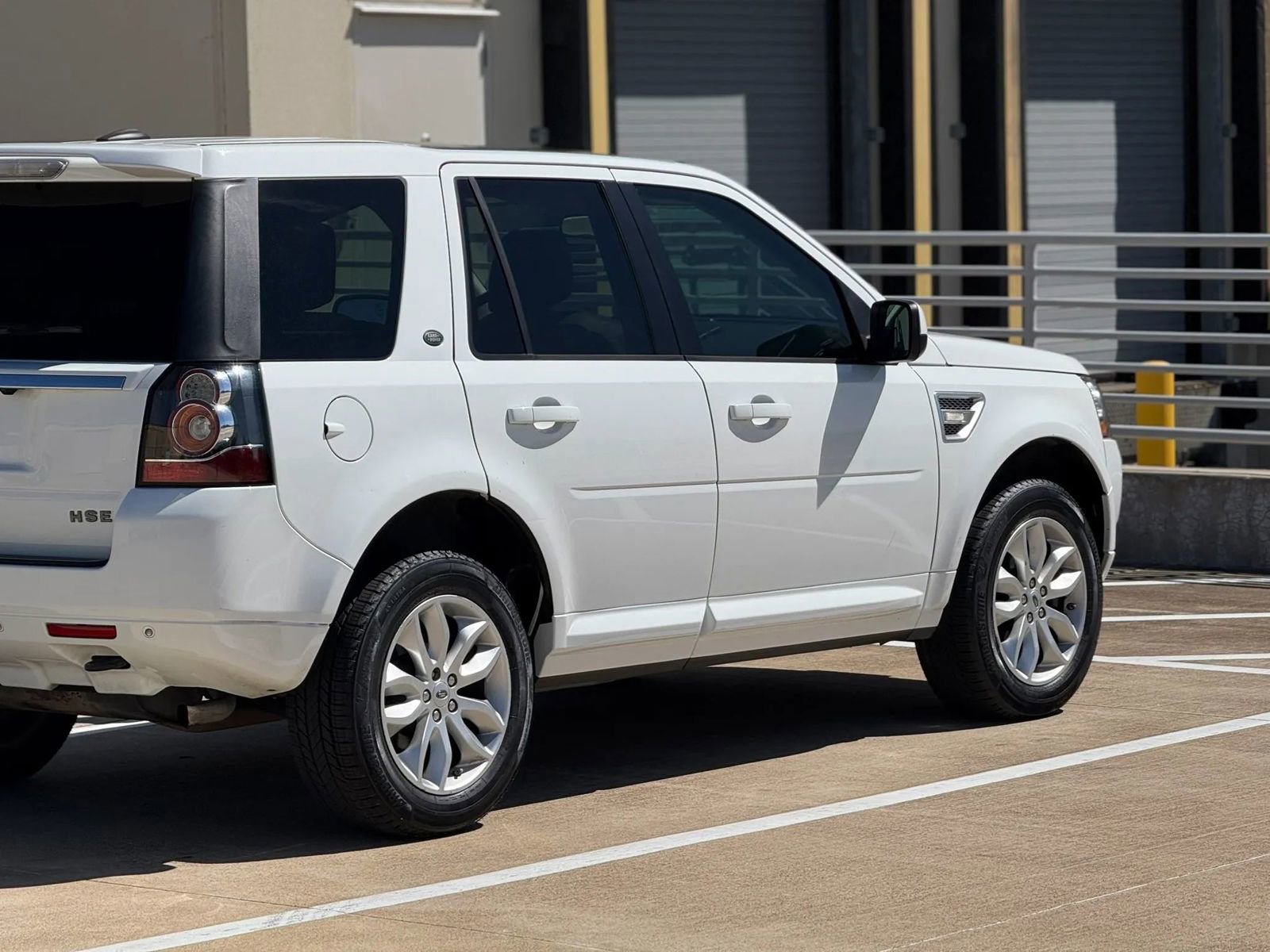 Used 2013 Land Rover LR2 HSE AWD/4WD image 9