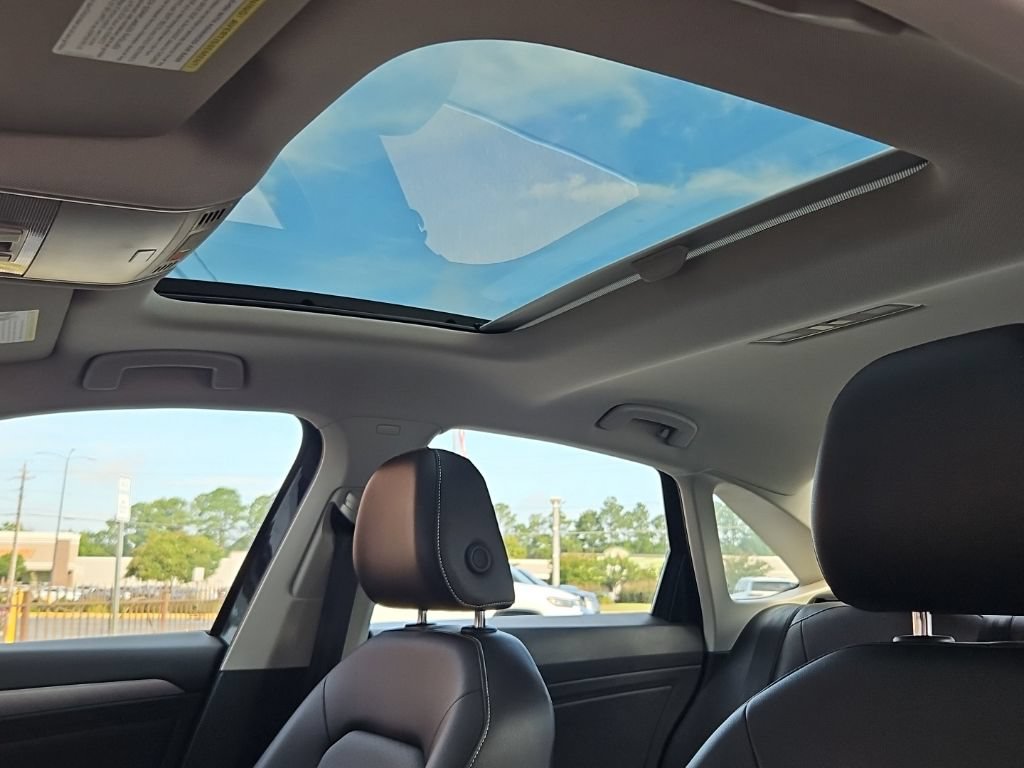 Used 2022 Volkswagen Jetta SE w/ Panoramic Sunroof Package FWD image 19