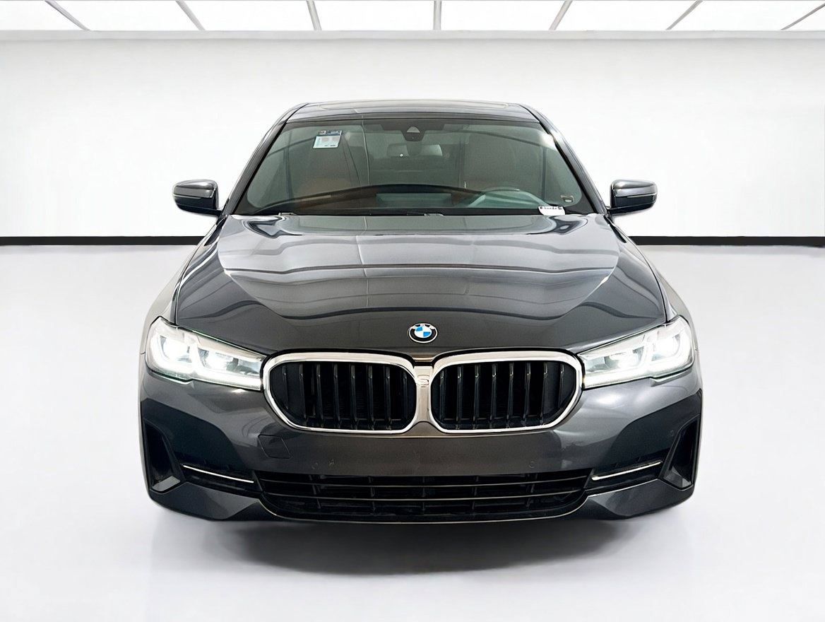 Used 2022 BMW 530i w/ Convenience Package RWD image 2
