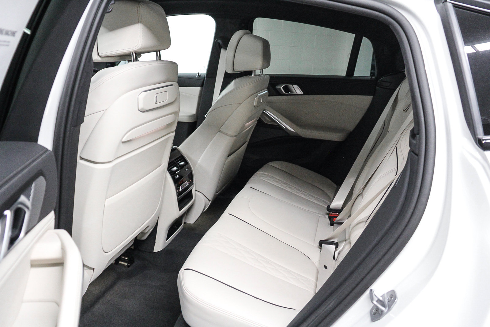 New 2027 BMW X6 xDrive40i AWD/4WD image 17