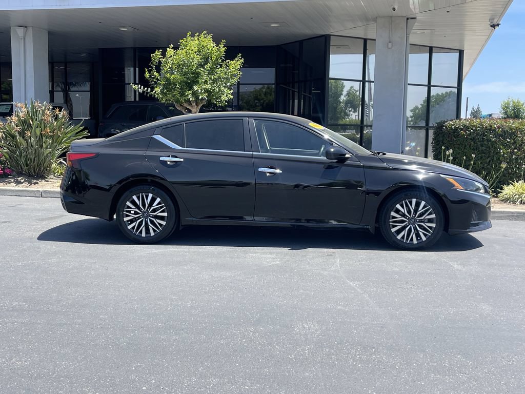 Used 2023 Nissan Altima 2.5 SV FWD image 5