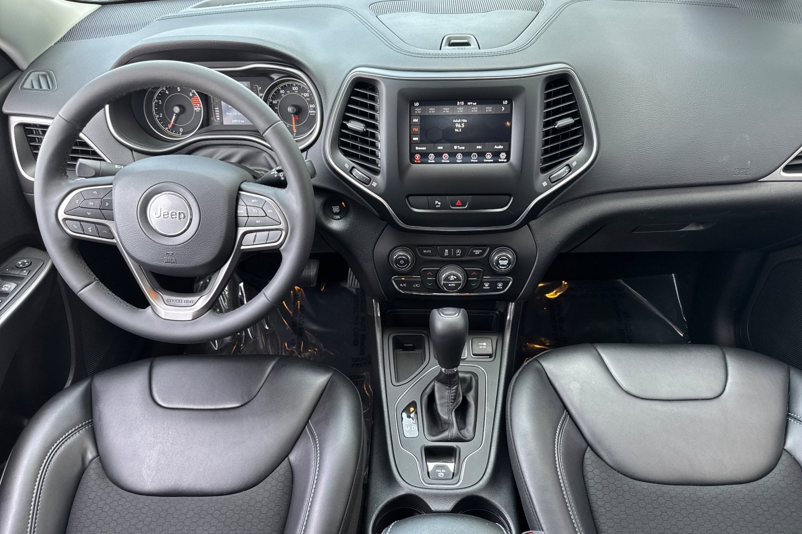 Used 2020 Jeep Cherokee Latitude Plus w/ Comfort/Convenience Group FWD image 26