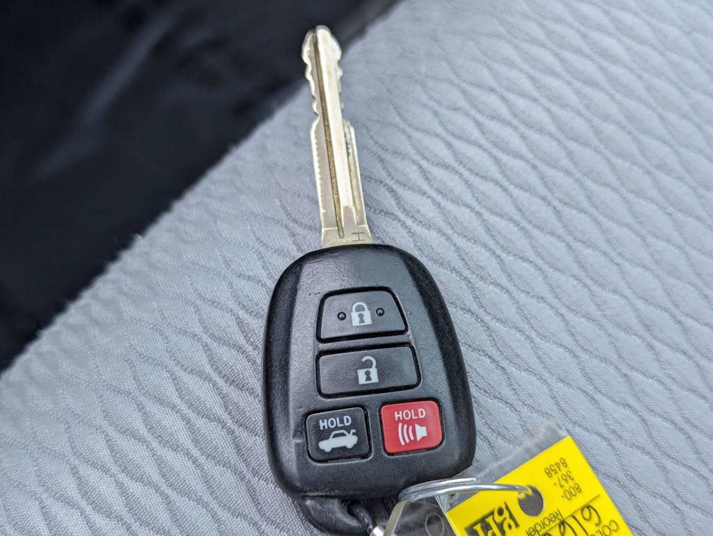 Used 2016 Toyota Corolla LE image 25