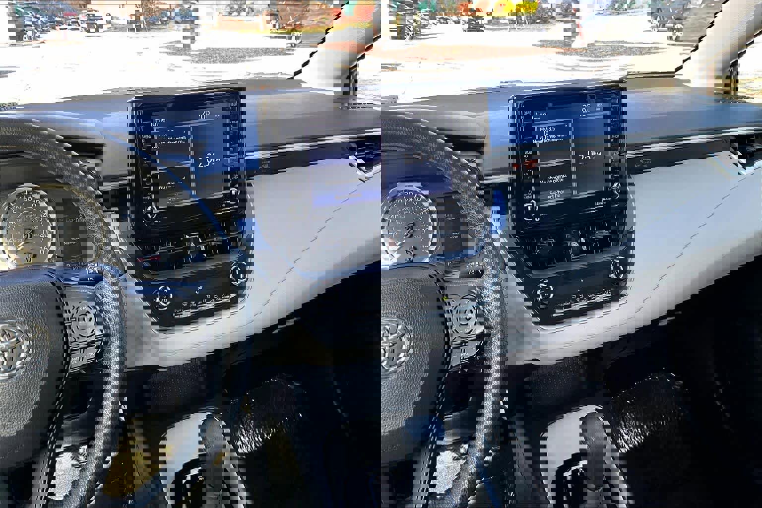 Used 2022 Toyota Corolla LE image 7