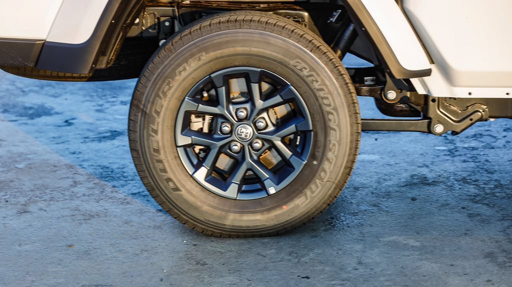 New 2026 Jeep Gladiator Sport AWD/4WD image 12
