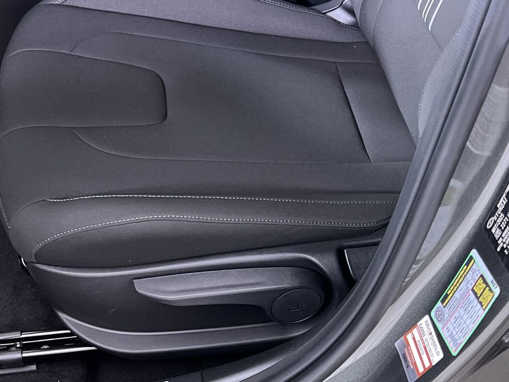 Used 2025 Hyundai Elantra Sport image 14