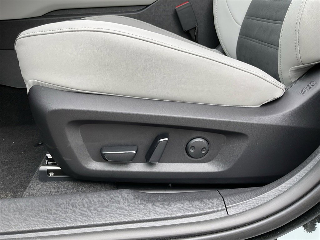 New 2025 Mitsubishi Outlander SE image 13