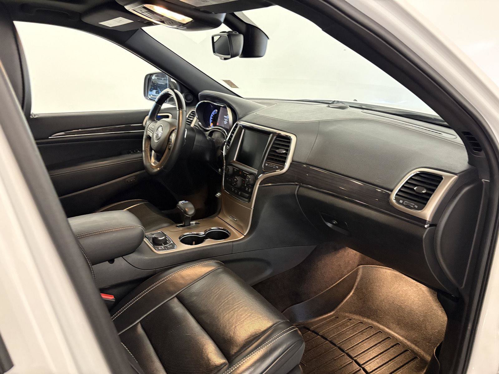 Used 2015 Jeep Grand Cherokee Overland AWD/4WD image 55