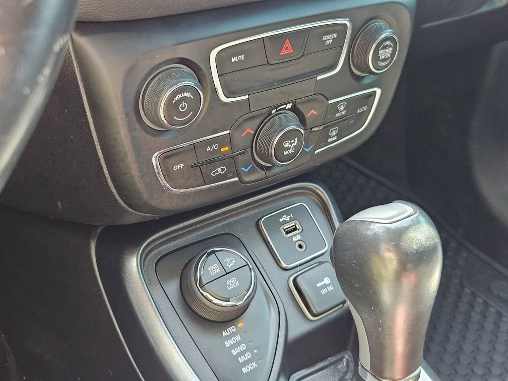 Used 2020 Jeep Compass Trailhawk AWD/4WD image 21