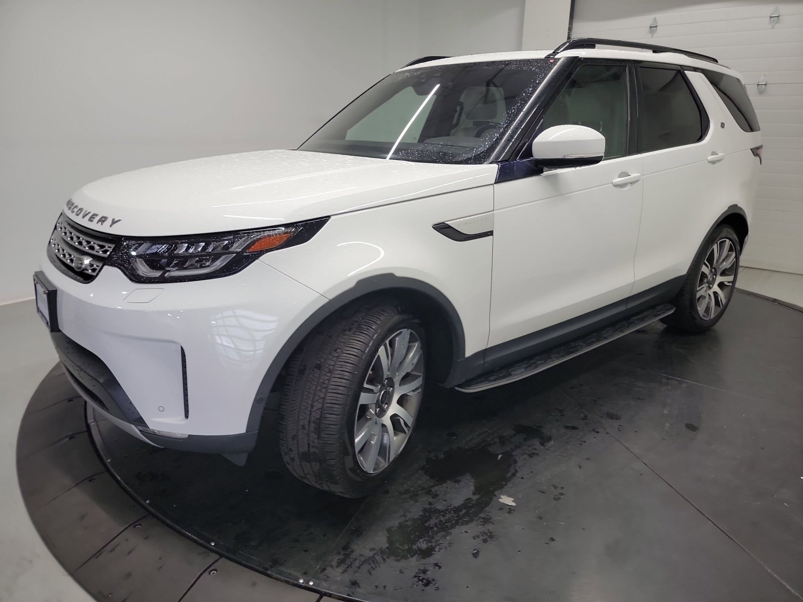 Used 2019 Land Rover Discovery HSE AWD/4WD image 3