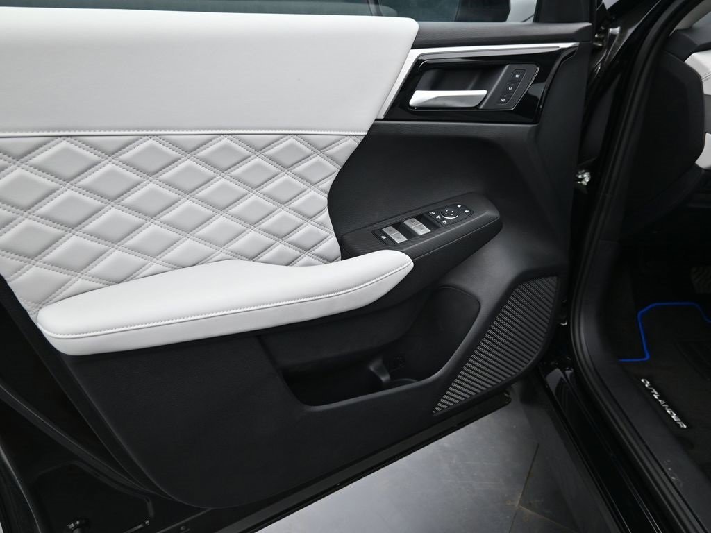 New 2025 Mitsubishi Outlander SEL image 15