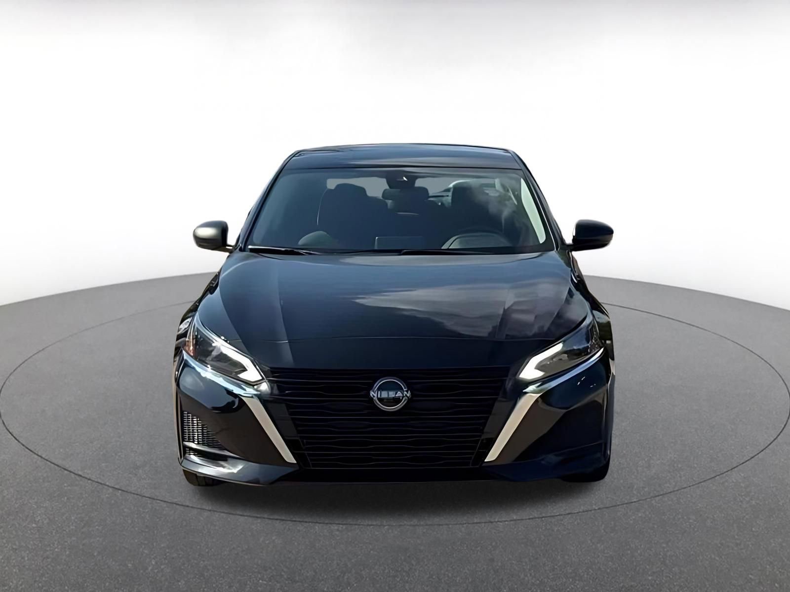 Used 2025 Nissan Altima 2.5 SV FWD image 4