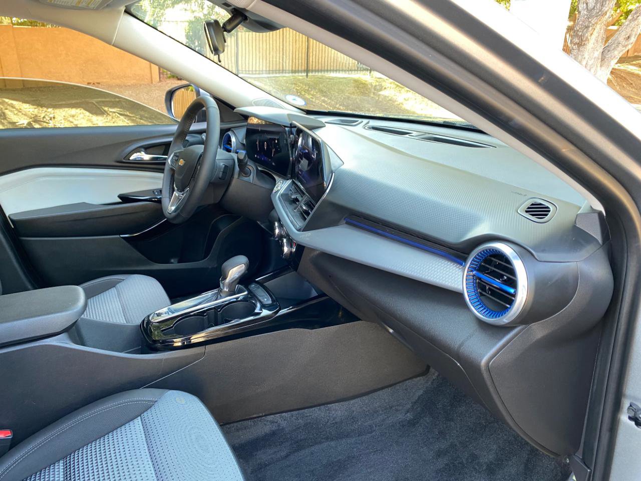 Used 2025 Chevrolet Trax LT w/ Driver Confidence Package image 48