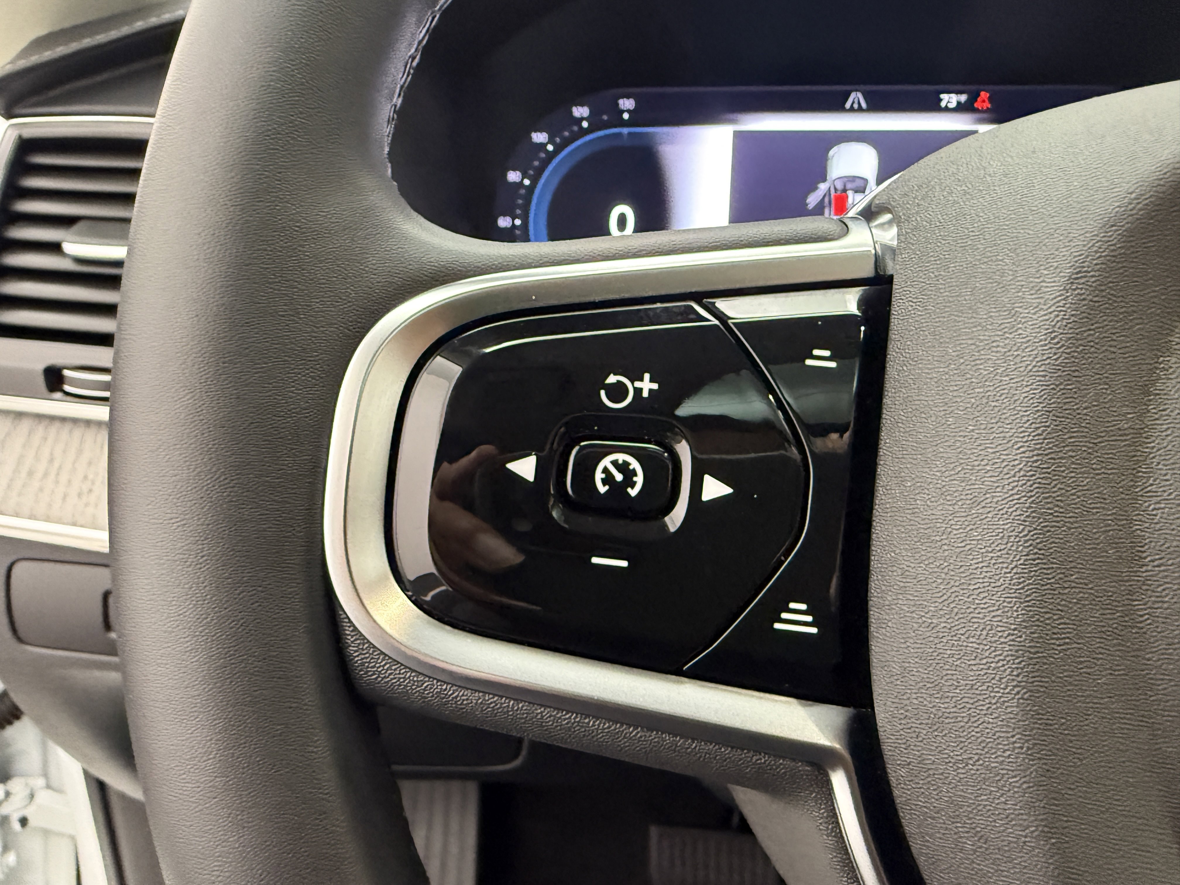 Certified 2024 Volvo XC90 B6 Ultimate w/ Protection Package Premier image 16