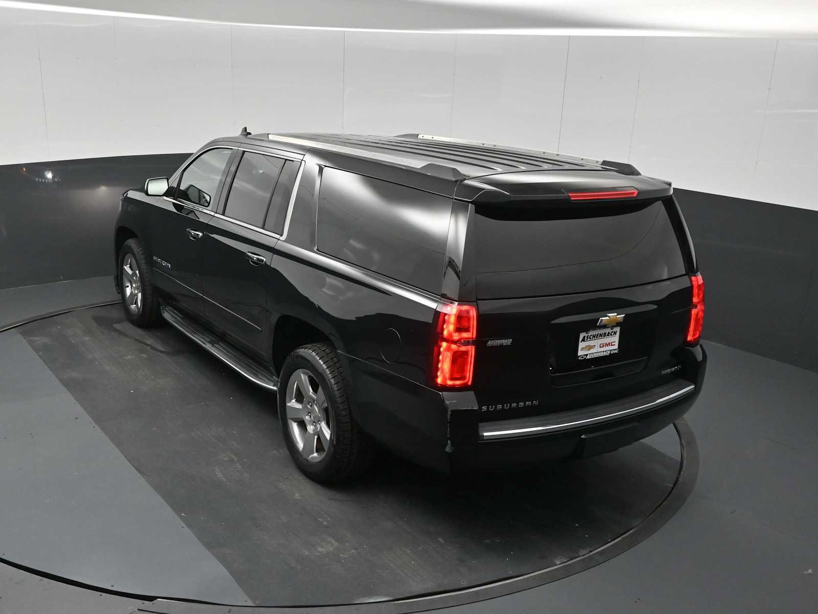 Used 2019 Chevrolet Suburban Premier AWD/4WD image 14