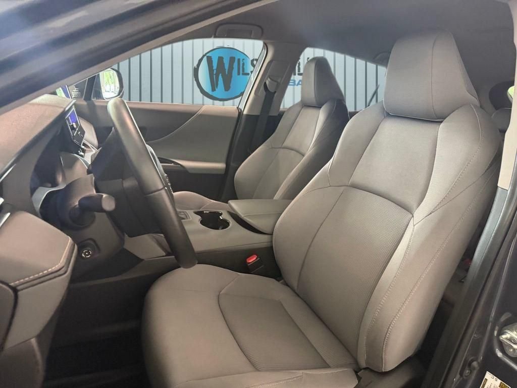 Used 2023 Toyota Venza LE AWD/4WD image 21