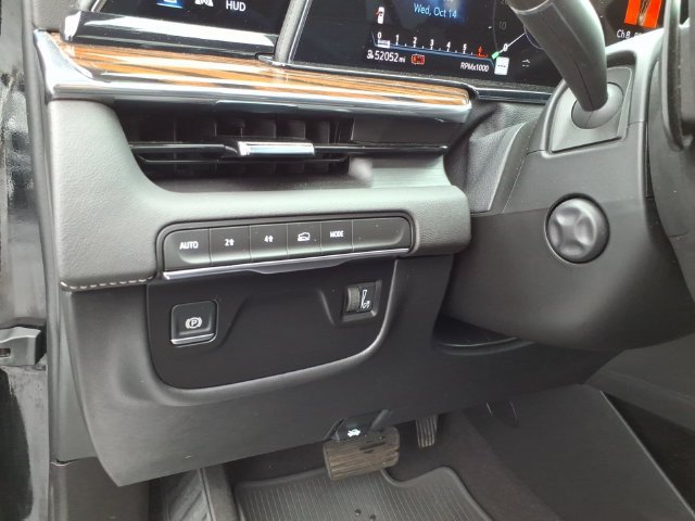 Used 2024 Cadillac Escalade Premium Luxury AWD/4WD image 30