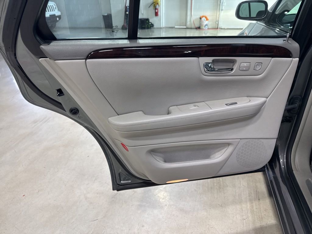 Used 2008 Cadillac DTS FWD image 31