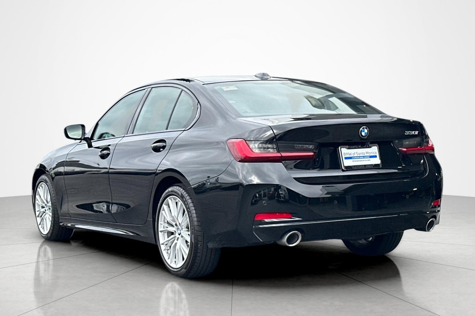 Used 2023 BMW 330i Sedan w/ Driving Assistance Package RWD image 3