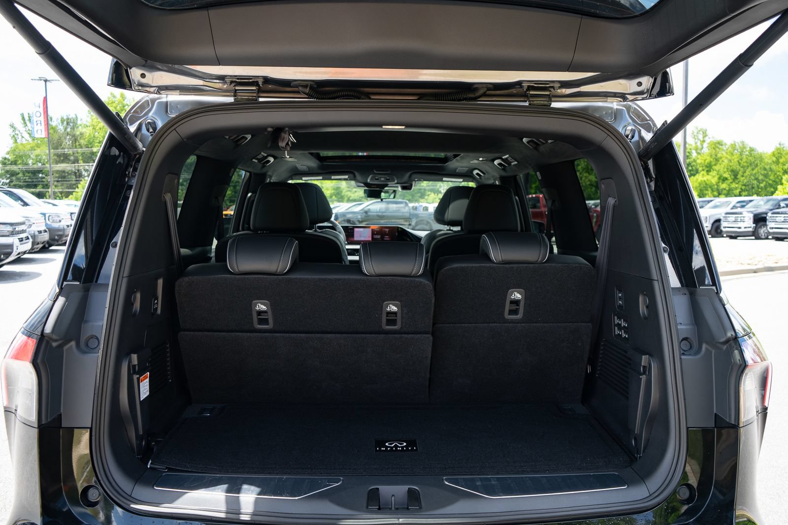 Used 2026 INFINITI QX80 Autograph w/ Premium Cargo Package AWD/4WD image 19