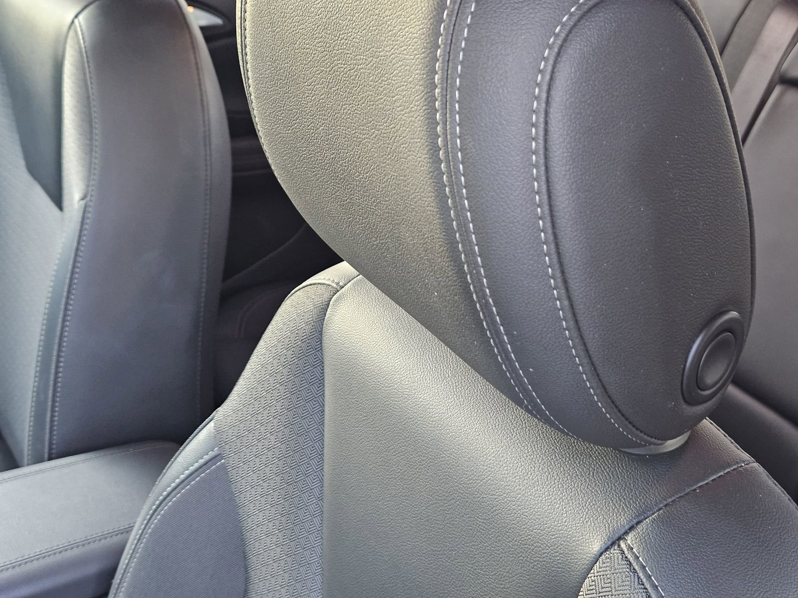 Used 2023 Buick Encore GX Select w/ Sport Touring Package image 32