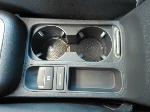 Used 2011 Volkswagen Tiguan SE image 43