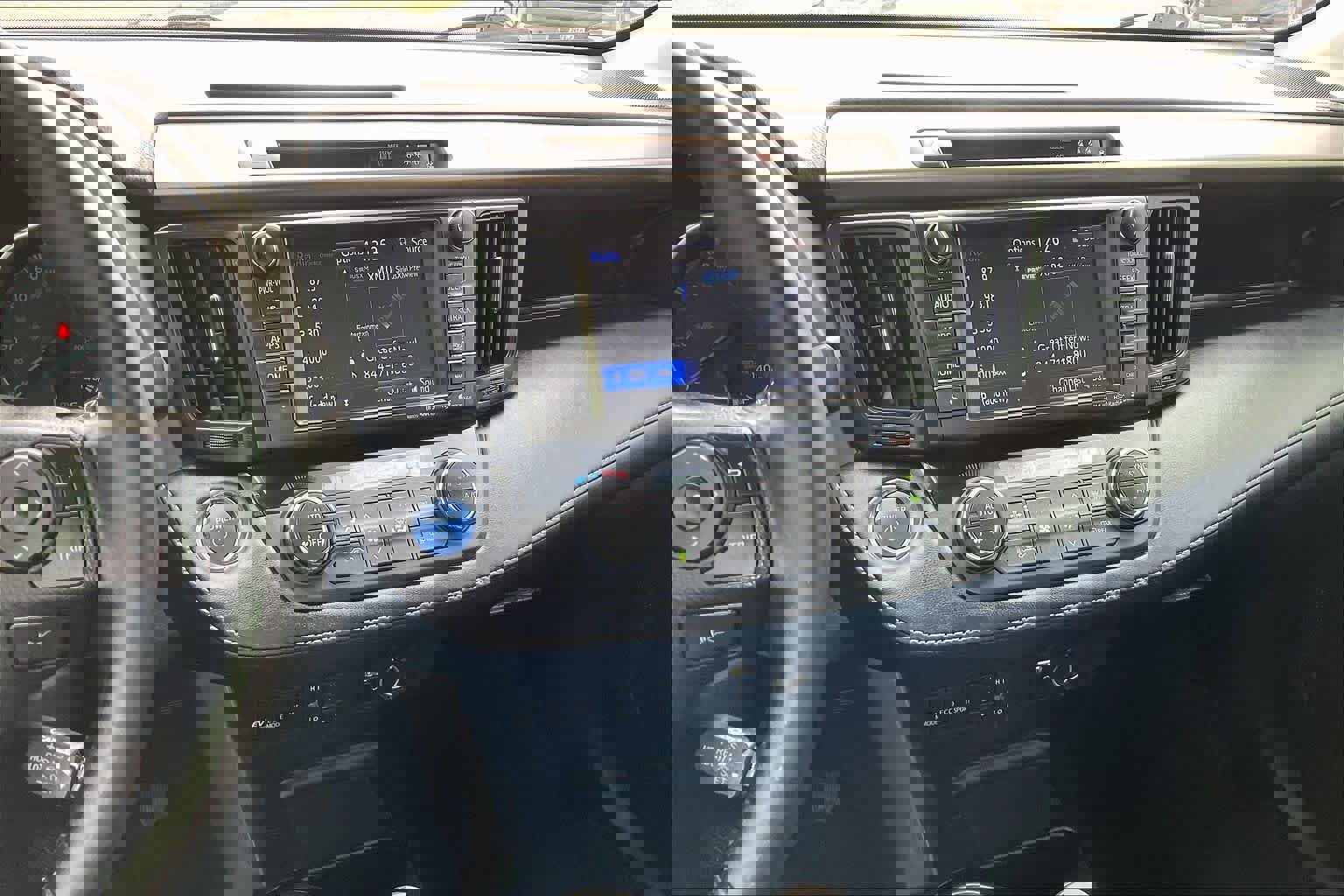 Used 2018 Toyota RAV4 Limited image 6