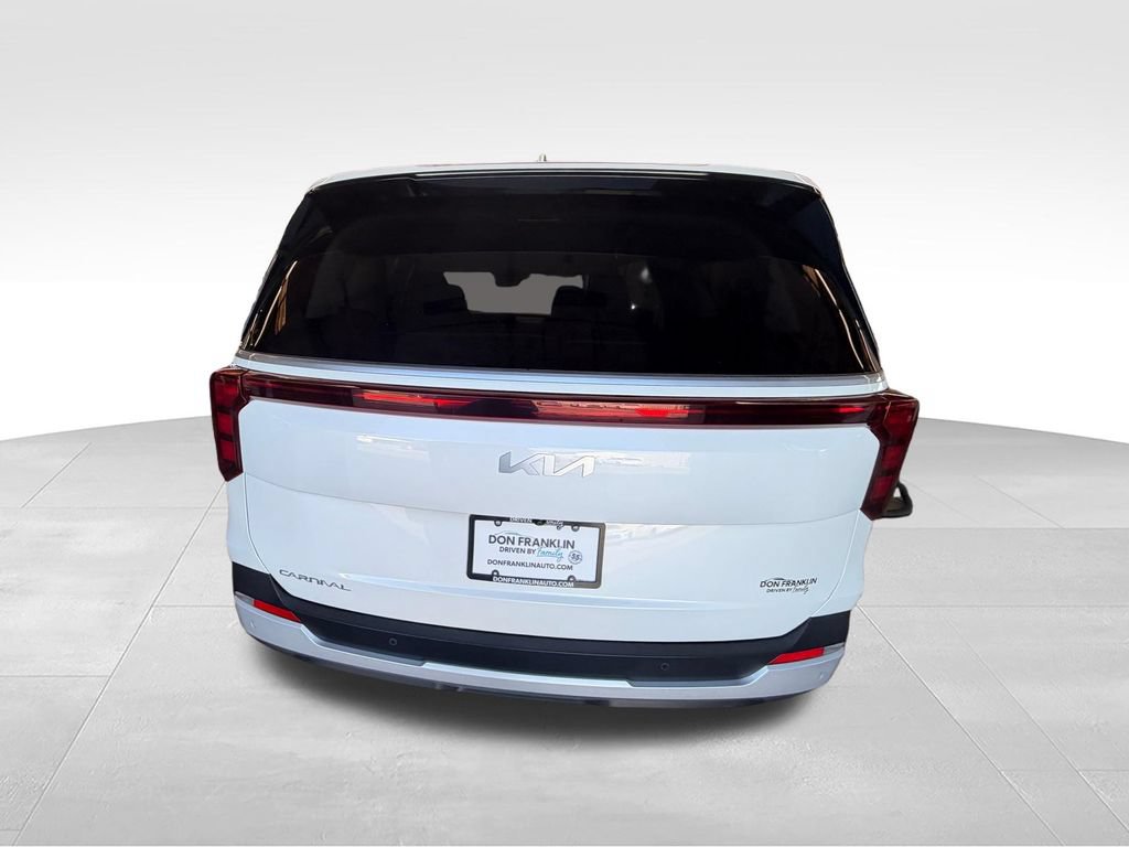 Used 2025 Kia Carnival FWD image 5