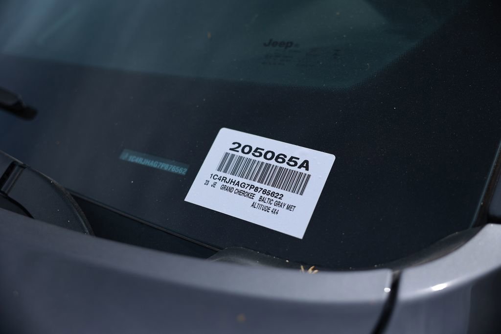 Used 2023 Jeep Grand Cherokee Altitude AWD/4WD image 38