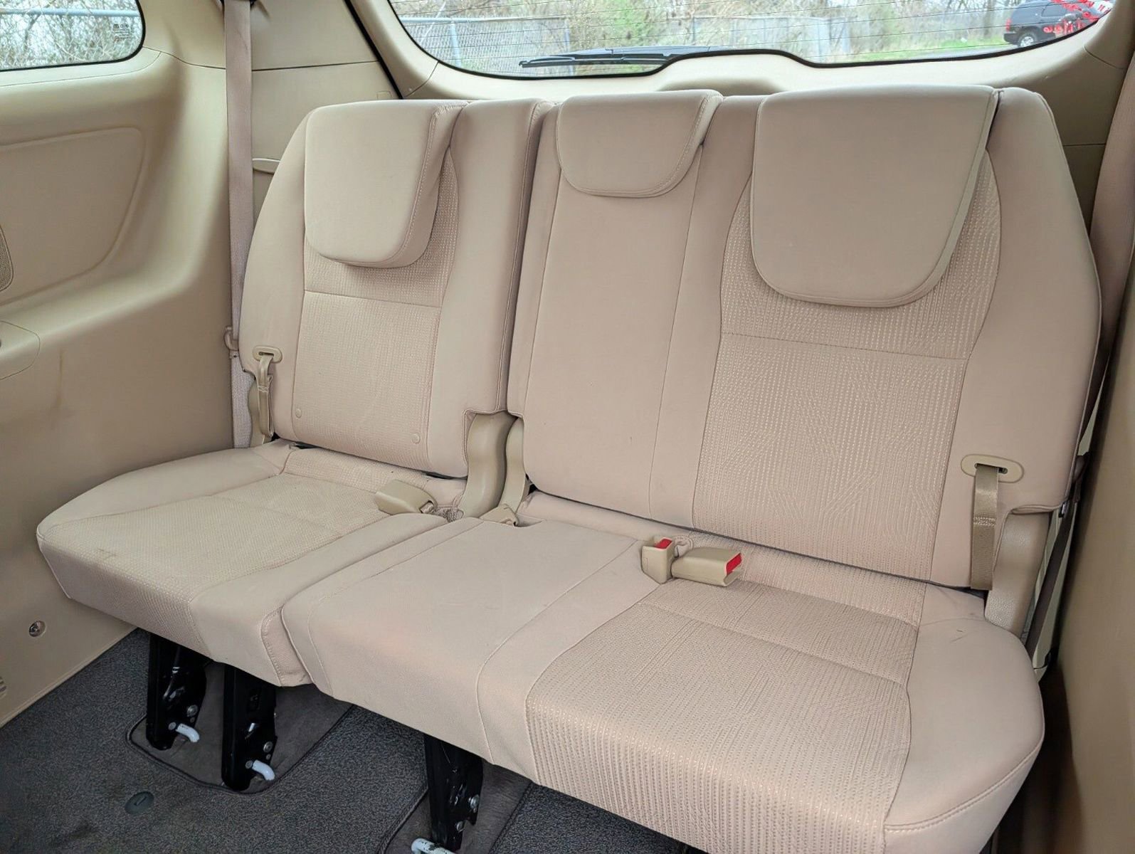 Used 2019 Kia Sedona LX image 18