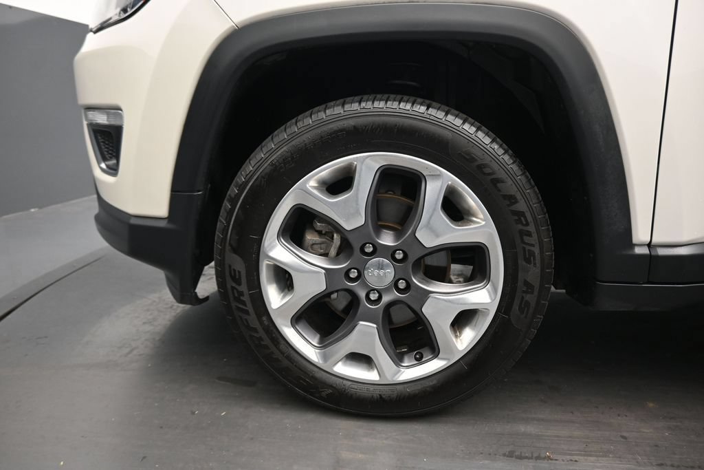 Used 2020 Jeep Compass Limited w/ Premium Lighting Group AWD/4WD image 48