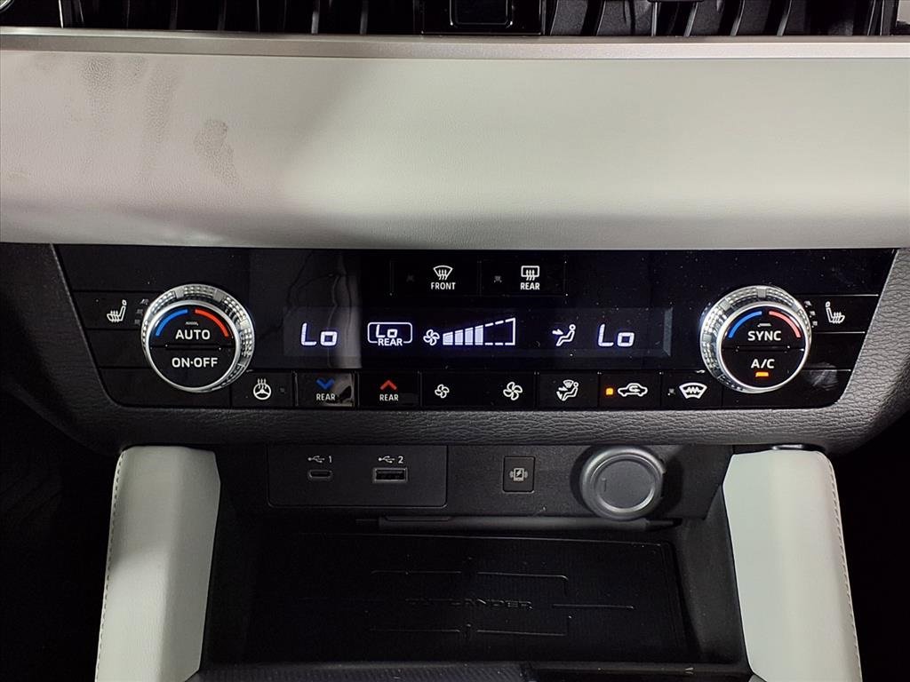 New 2025 Mitsubishi Outlander SEL image 17