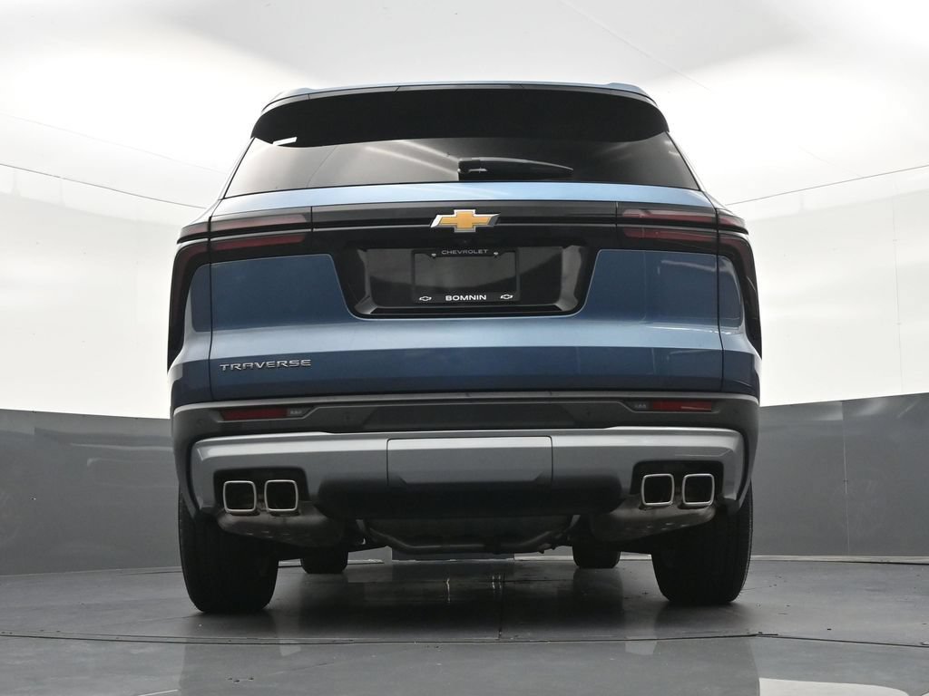Used 2025 Chevrolet Traverse LT w/ Driver Confidence Package FWD image 32