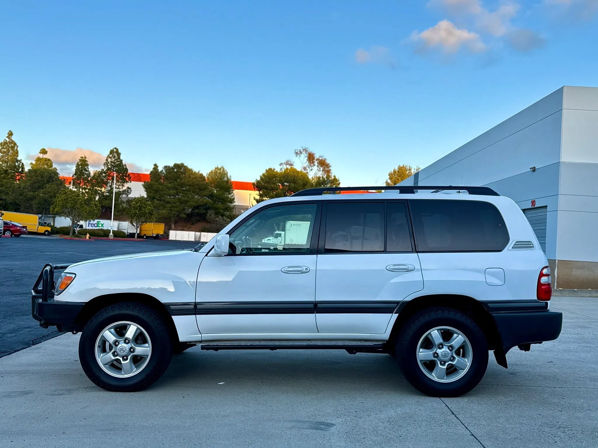 Used 2005 Toyota Land Cruiser w/ Convenience Pkg AWD/4WD image 6