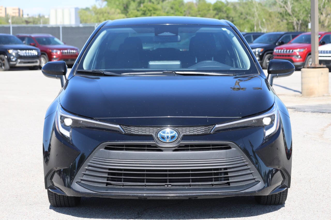 Used 2024 Toyota Corolla LE FWD image 2